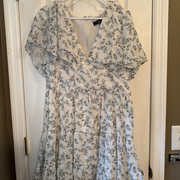 Lulus So True White Floral Print Tiered Short Sleeve Mini Dress - Size XL - Picture 2 of 4